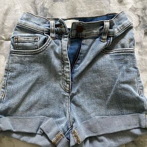 Aritzia Wilfred shorts in 00